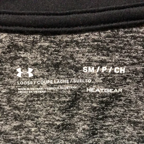 Under Armour Loose Half Zip size Small - Picture 4 of 4